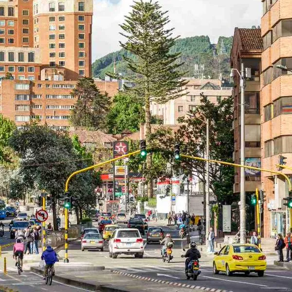 Qué significa la línea blanca antes de la cebra y por qué saltársela cuesta más 