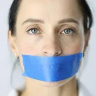 'Mouth taping':  qué tan peligrosa es esta tendencia viral, según los médicos