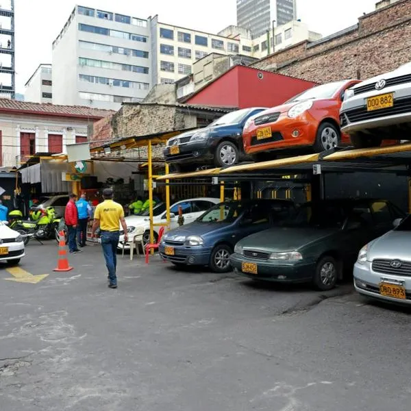 Problema que existe con los parqueaderos en Bogotá: varios han sido cerrados y hay lío con los precios e infraestructura de los negocios. 