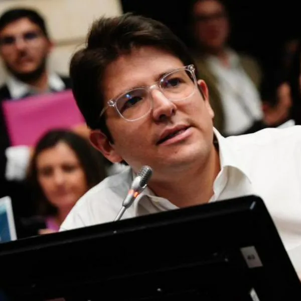 Sugieren que alias 'Iván Mordisco' sería el hombre que ordenó el atentado a Miguel Uribe Turbay en Bogotá y dicen que 'el Costeño' fue escolta de su pareja