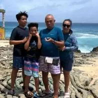 Hoyo soplador de San Andrés: hombre se quedó sin celular por tomarse foto con su familia y el video se viralizó en redes sociales.