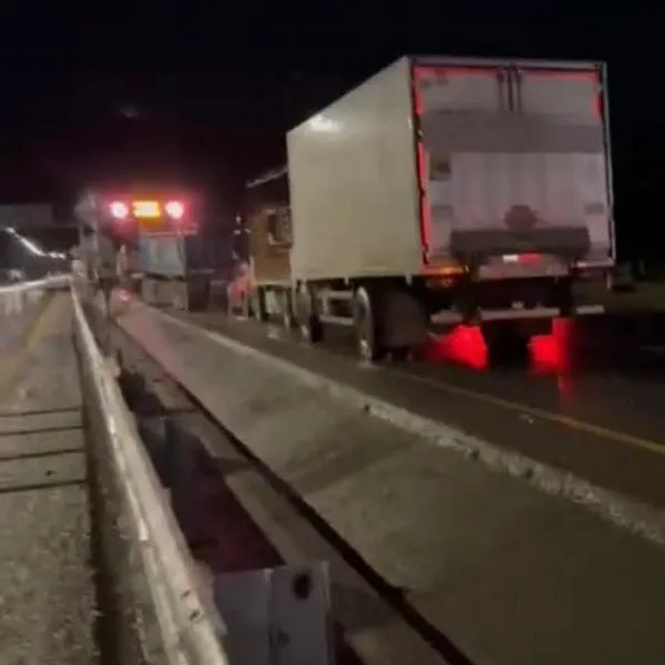 Cierre en Vía al Llano hoy por bloqueos de camioneros: video de trancones