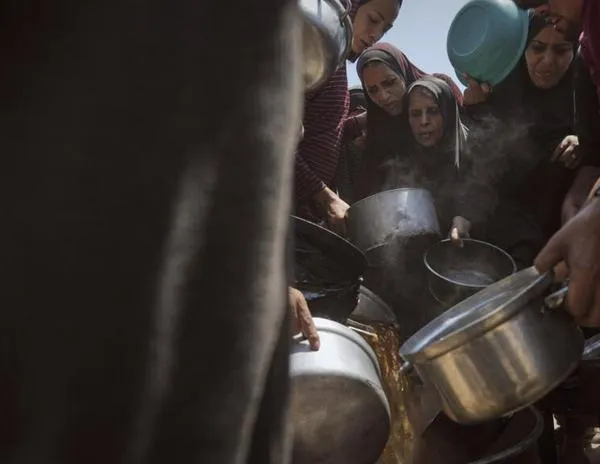 'Vemos personas desmayarse en la calle': alertan sobre una 'hambruna masiva' en Gaza