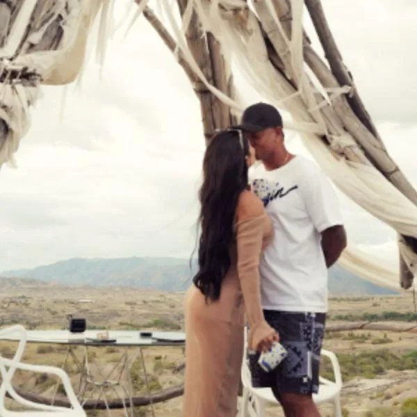 Fredy Guarín mostró por primera vez a su nueva novia en una foto: "sin miedo, te elijo", dijo el jugador a través de su cuenta de Instagram. 
