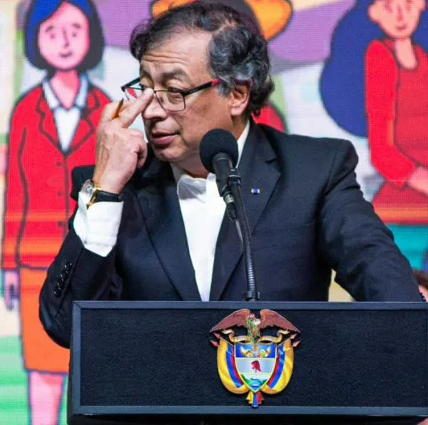 Gustavo Petro amenazó a los medios de comunicación e insinuó cierres