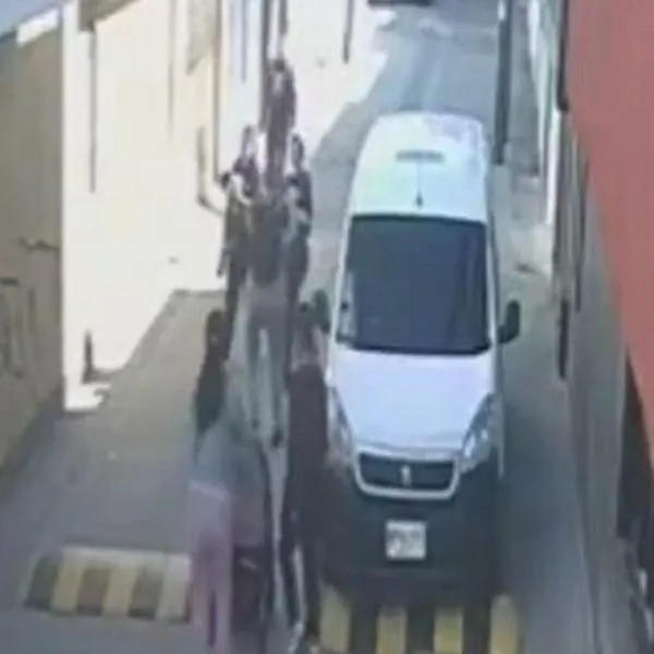 Mujeres en Bogotá fueron víctima de fleteo: las acorralaron en callejón 