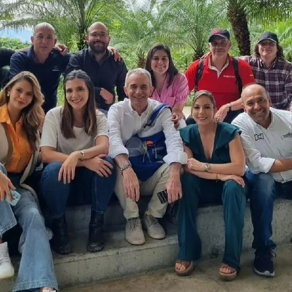 Trabajadores de RCN con Juan Eduardo Jaramillo, que se pensionó