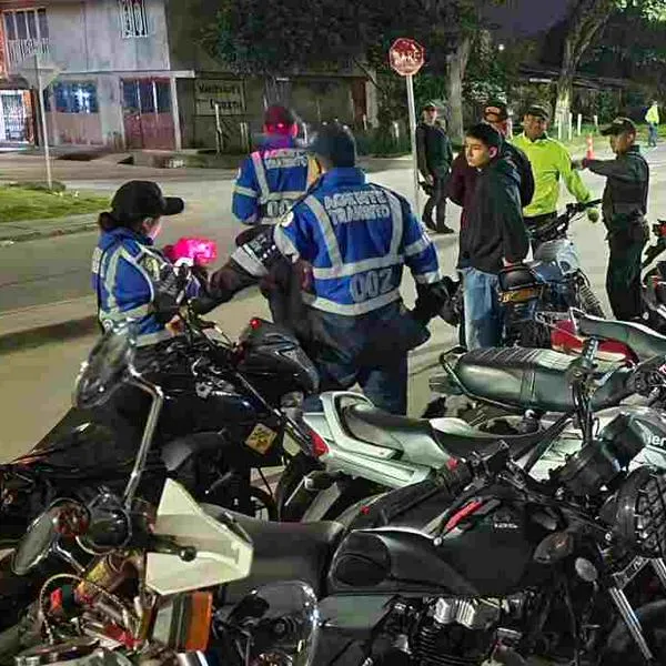 Motos mal estacionadas tendrán multa de $ 730.000 y cepos inmovilizadores