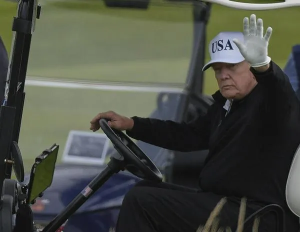 Cientos de manifestantes protestan por la visita de Trump a Escocia