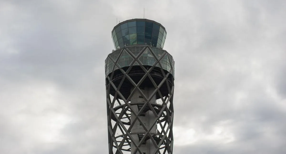 Aeropuerto El Dorado: suspenden licencias a controladores; torre de control