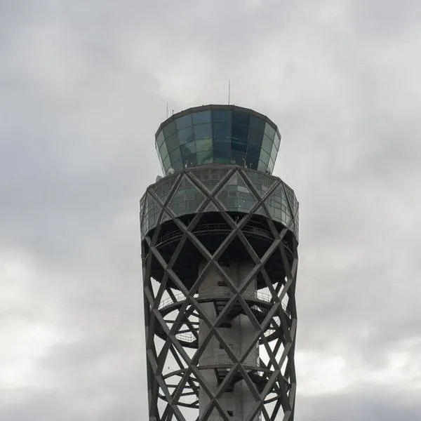 Aeropuerto El Dorado: suspenden licencias a controladores; torre de control