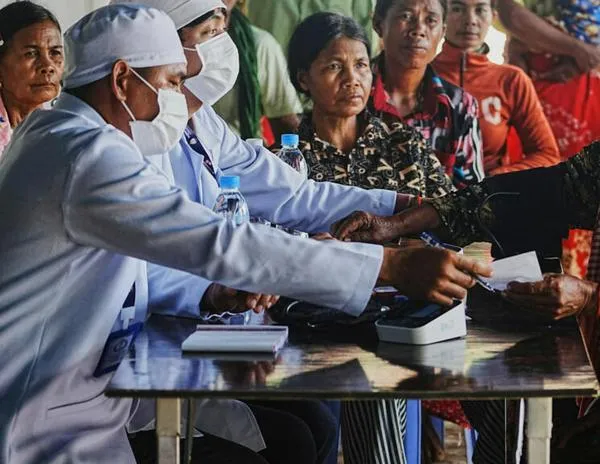 Los líderes de Tailandia y Camboya anuncian conversaciones de paz
