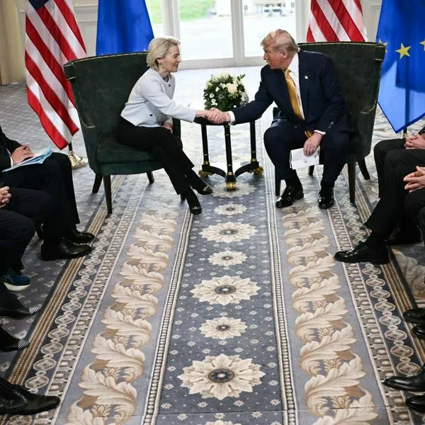 El presidente Donald Trump y la presidenta de la Comisión Europea Ursula von der Leyen se pusieron de acuerdo en Turnberry, Escocia, tras reunión relámpago. 
