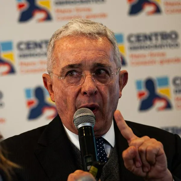 Caso de Álvaro Uribe está muy lejos de acabar, y hasta puede prescribir