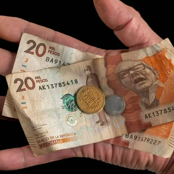 Cuáles son los impuestos silenciosos en Colombia: Estado recauda plata desde el 4x1.000 hasta con el IVA en plataformas como Netflix.