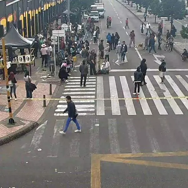 Protestas por lectura de fallo Uribe paralizan Bogotá: varias vías tapadas