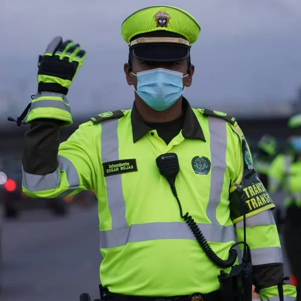 Multa por semáforo en rojo en Colombia supera el $ 1'200.000; ¿cómo evitarla?