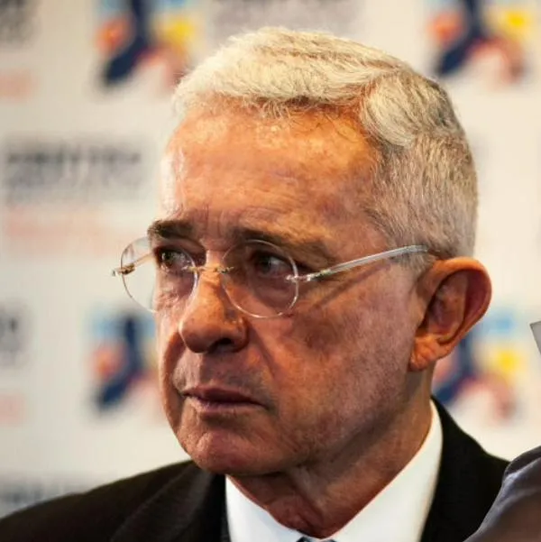 Millonaria multa que Álvaro Uribe tendrá que pagar, según solicitud de Fiscalía