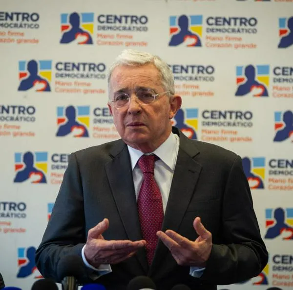 Velatón en Medellín para apoyar a Álvaro Uribe, luego de condena