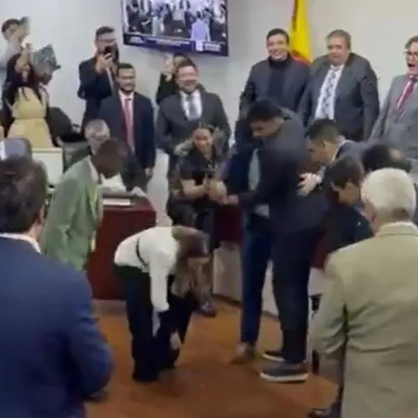 La presidencia de la Comisión Primera de la Cámara de Representantes fue decidida con sorteo a cara y sello entre Gabriel Becerra y Carlos Ardila.