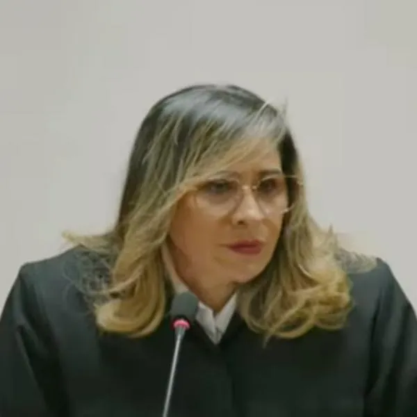 Reforzarán esquema de seguridad de jueza que condenó a Uribe, detalló UNP