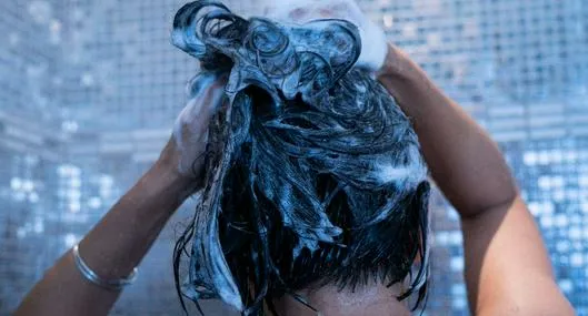 Foto de champú, en nota de cuál es la bacteria por la que quitaron champú en Colombia y por qué es riesgosa