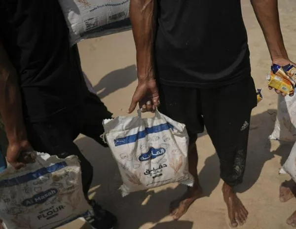 ‘¿De dónde saco este dinero?’: en Gaza, la ayuda humanitaria se revende a un alto precio