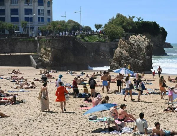 La tendencia de los 'tatuajes solares' preocupa a los médicos de Francia