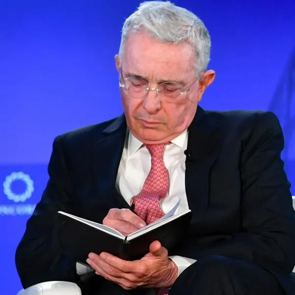 A Álvaro Uribe el extenso fallo condenatoria le estaría vulnerando derechos