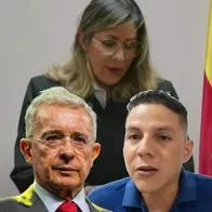 Nicolás Jurado Monsalve (der.) amenazó a la jueza Sandra Heredia (centro), en medio de la sentencia contra Álvaro Uribe Vélez (der.)