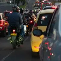 Reto revela cuál es el medio de transporte más rápido para  trancones en Bogotá en hora pico; participaron motos, carros, SITP, bicicleta y Transmilenio.
