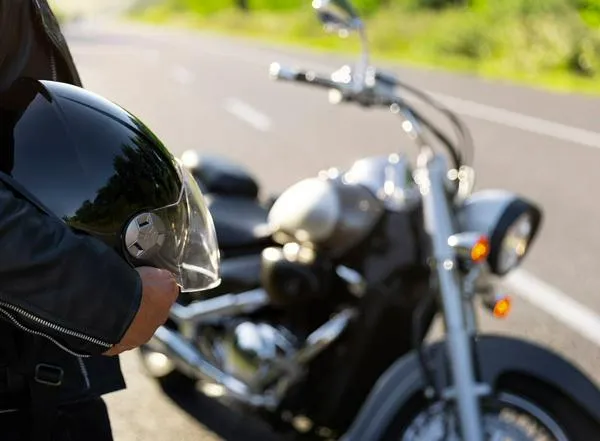 Multas a motociclistas por subirse a andenes en Bogotá: dónde hay operativos