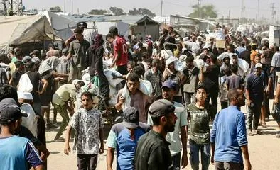Gaza: para los refugiados del campo de Al-Mawasi, el acceso a la ayuda alimentaria es imposible