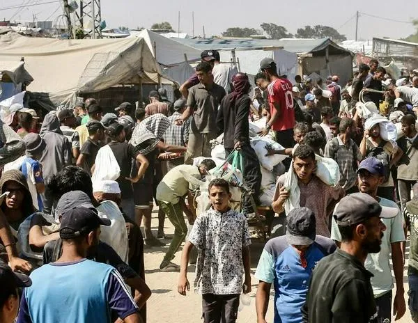 Gaza: para los refugiados del campo de Al-Mawasi, el acceso a la ayuda alimentaria es imposible