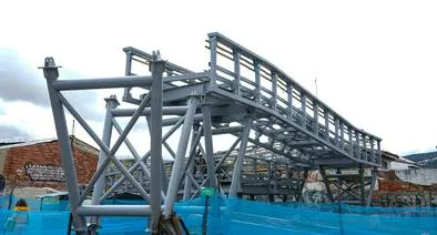 Puente peatonal de 344 metros en la Autopista Norte