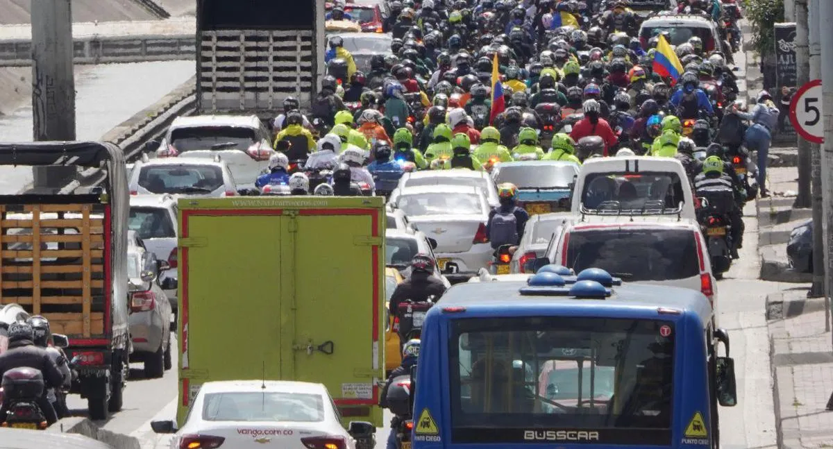 Proyecto de ley para conductores novatos usen A en sus carros y motos: por qué