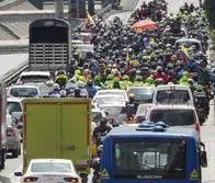 Proyecto de ley para conductores novatos usen A en sus carros y motos: por qué