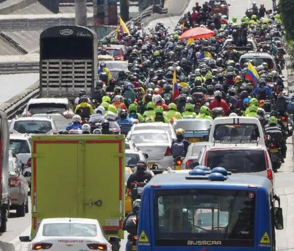Proyecto de ley para conductores novatos usen A en sus carros y motos: por qué