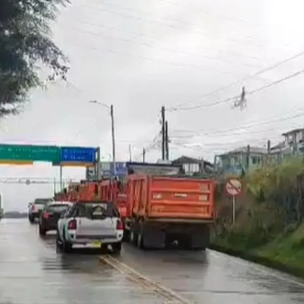 Bloqueos en vía Bogotá La Calera: protestas y cierre de la vía; vías alternas
