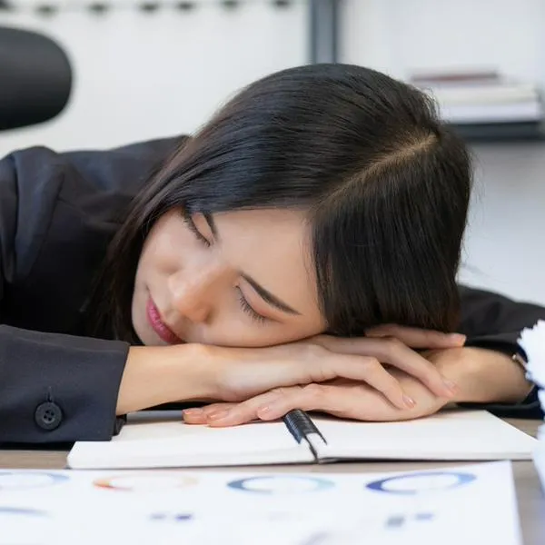 Por qué dormir mal daña la empatía y hace a las personas más solitarias
