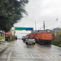Cierre en vía Bogotá-La Calera persiste por paro: trancón en ambos sentidos