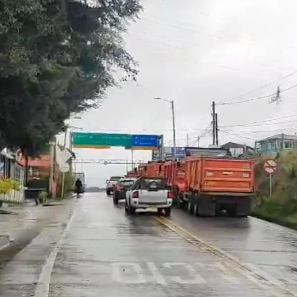 Cierre en vía Bogotá-La Calera persiste por paro: trancón en ambos sentidos