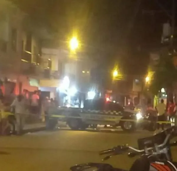 Mujer de 22 años fue asesinada por sicarios dentro de un bar: hay testigo clave