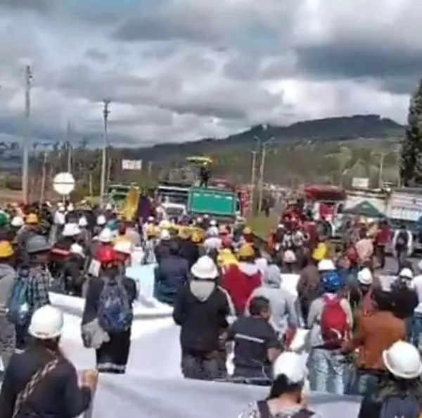 Paro minero: problema en vías por bloqueos, sigue indefinido
