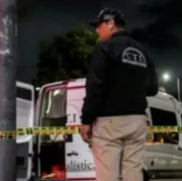 Las víctimas presentaban heridas de arma cortopunzante y el hallazgo se dio en dos sectores diferentes de la misma localidad. Ambos estaban vestidos de overol. 