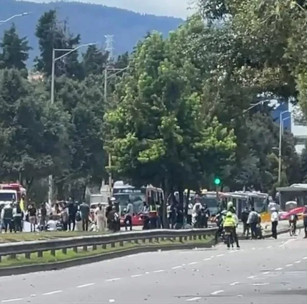 Protestas en Suba (Bogotá): Transmilenio suspendió servicios en el Portal y 3 estaciones más. Autoridades recomiendan rutas alternas. 