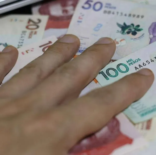 Foto de dinero de Colombia, en nota de en qué universidades estudiar Gerencia de Tecnologías de Información en Colombia