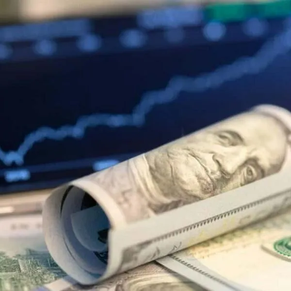 Precio de dólar hoy en Colombia cae de 4.100 y peso colombiano se valoriza 7 %, lo cual beneficia a los billetes de alta denominación.