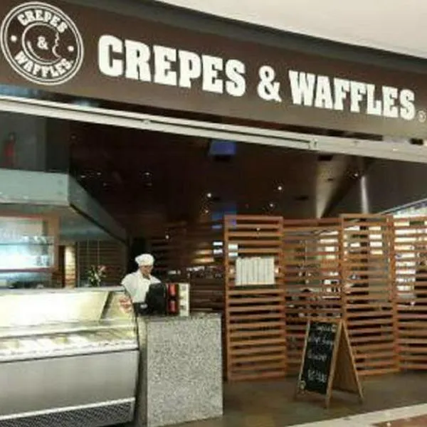 Por qué Crepes & Waffles solo contrata mujeres: historia contada por su fundador