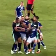 Pelea Cucho Hernández en partido Betis vs Como: lanzó puño y pegó a compañero